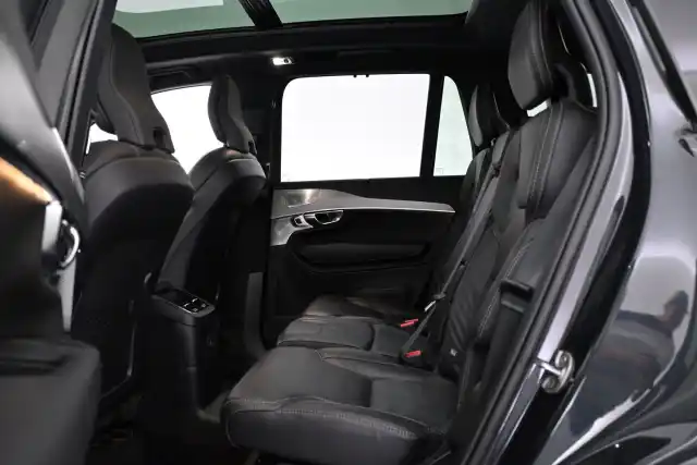 Musta Maastoauto, Volvo XC90 – VAR-45918