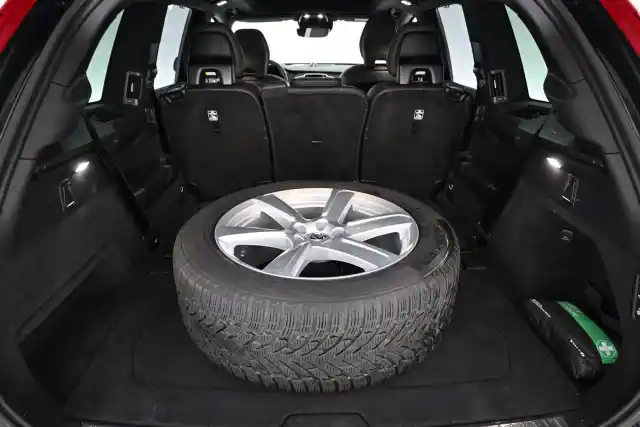 Musta Maastoauto, Volvo XC90 – VAR-45918