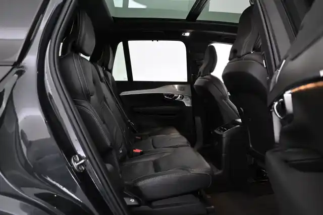 Musta Maastoauto, Volvo XC90 – VAR-45918
