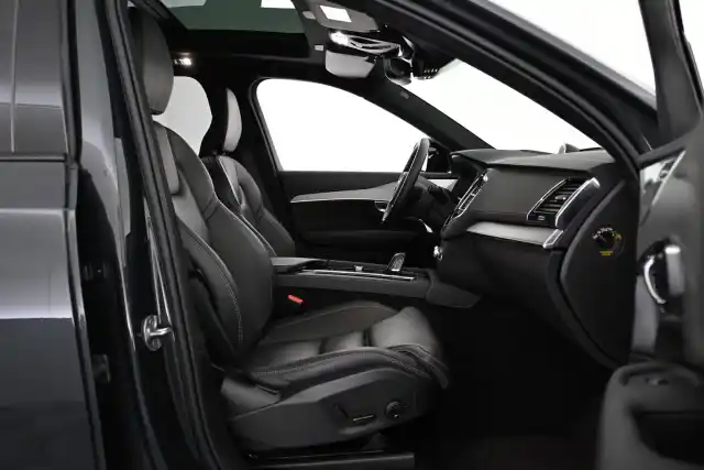 Musta Maastoauto, Volvo XC90 – VAR-45918