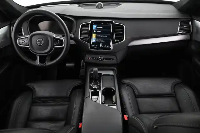 Musta Maastoauto, Volvo XC90 – VAR-45918