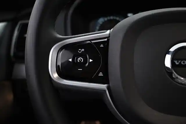 Musta Maastoauto, Volvo XC90 – VAR-45918