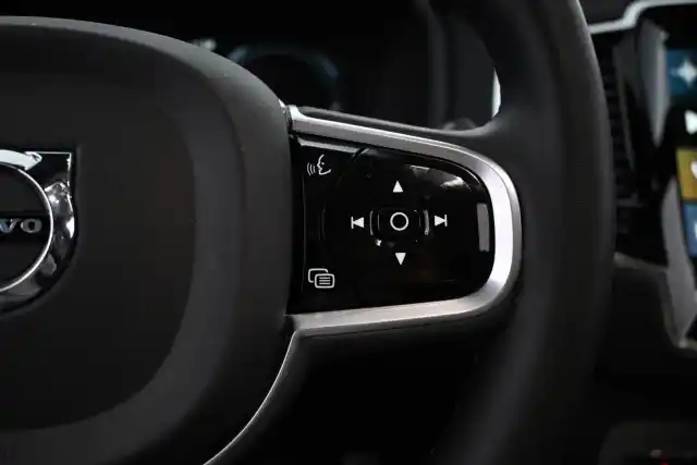 Musta Maastoauto, Volvo XC90 – VAR-45918