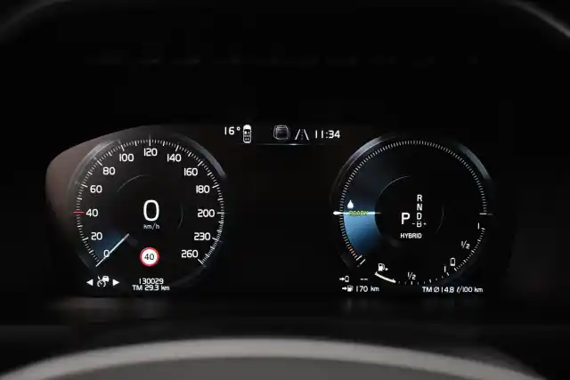 Musta Maastoauto, Volvo XC90 – VAR-45918