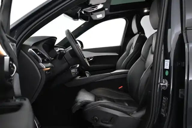 Musta Maastoauto, Volvo XC90 – VAR-45918