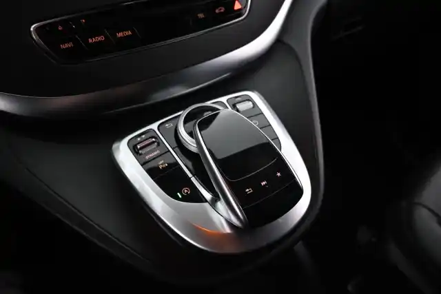 Musta Tila-auto, Mercedes-Benz V – VAR-46005