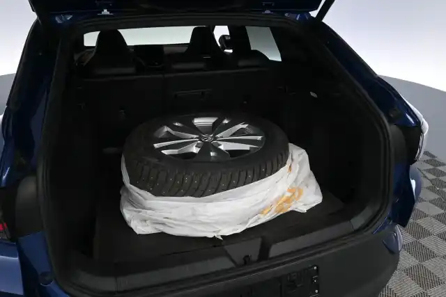 Sininen Maastoauto, Volkswagen ID.4 – VAR-46122