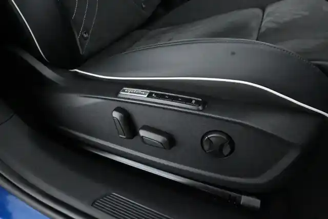 Sininen Maastoauto, Volkswagen ID.4 – VAR-46122