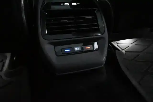 Sininen Maastoauto, Volkswagen ID.4 – VAR-46122
