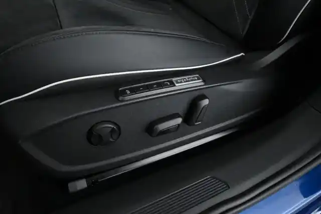 Sininen Maastoauto, Volkswagen ID.4 – VAR-46122