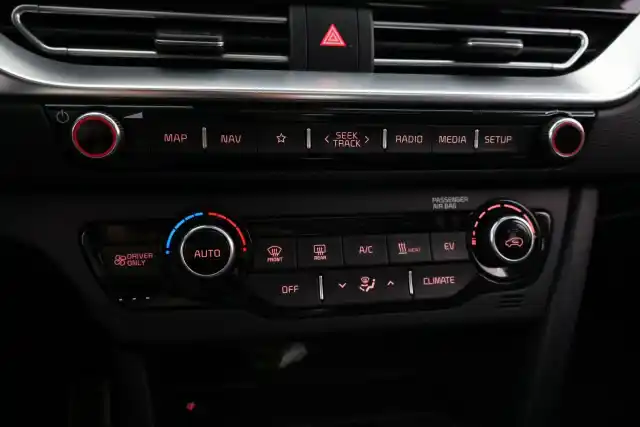 Valkoinen Viistoperä, Kia NIRO – VAR-46162