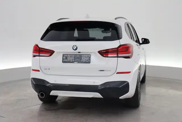 Valkoinen Maastoauto, BMW X1 – VAR-46388