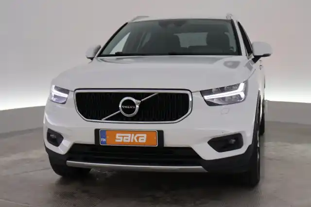 Valkoinen Maastoauto, Volvo XC40 – VAR-46537