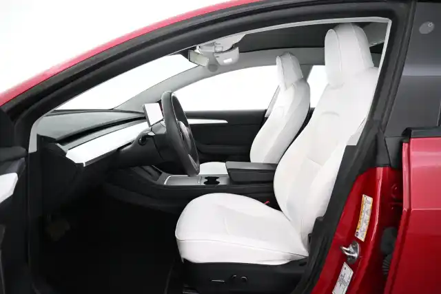 Punainen Sedan, Tesla Model 3 – VAR-46750
