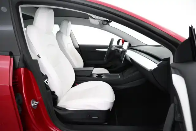 Punainen Sedan, Tesla Model 3 – VAR-46750