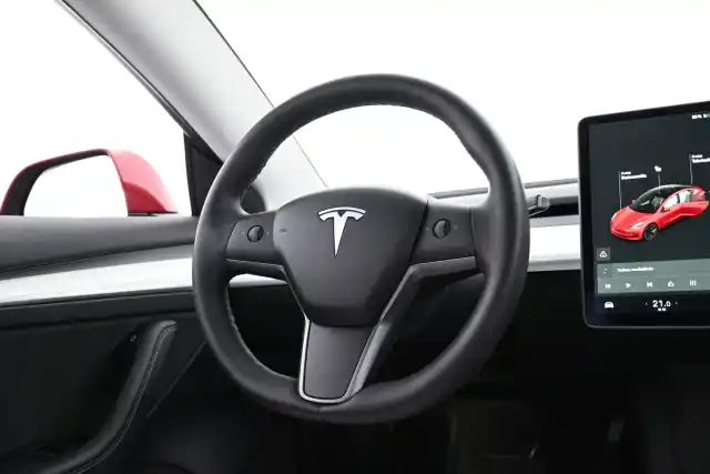 Punainen Sedan, Tesla Model 3 – VAR-46750