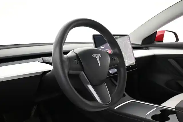 Punainen Sedan, Tesla Model 3 – VAR-46750