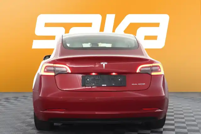 Punainen Sedan, Tesla Model 3 – VAR-46750