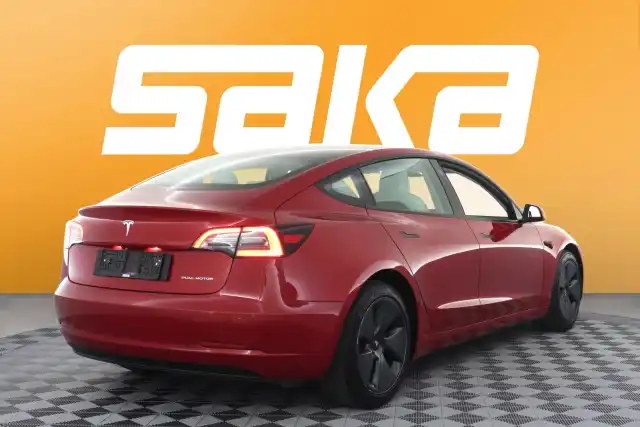 Punainen Sedan, Tesla Model 3 – VAR-46750