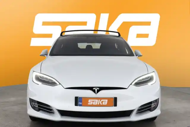 Valkoinen Sedan, Tesla Model S – VAR-46964