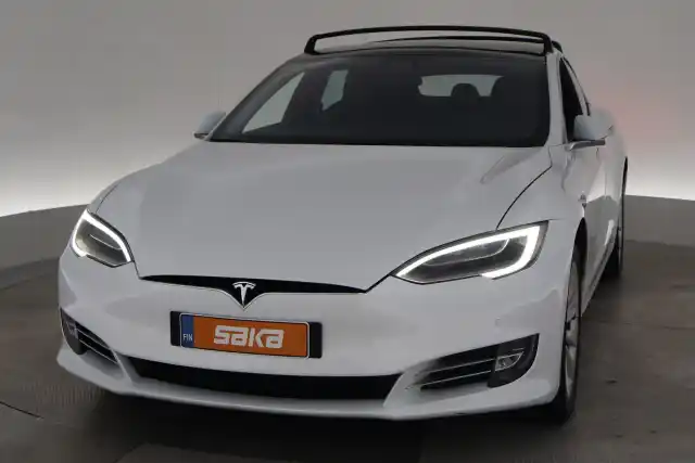 Valkoinen Sedan, Tesla Model S – VAR-46964