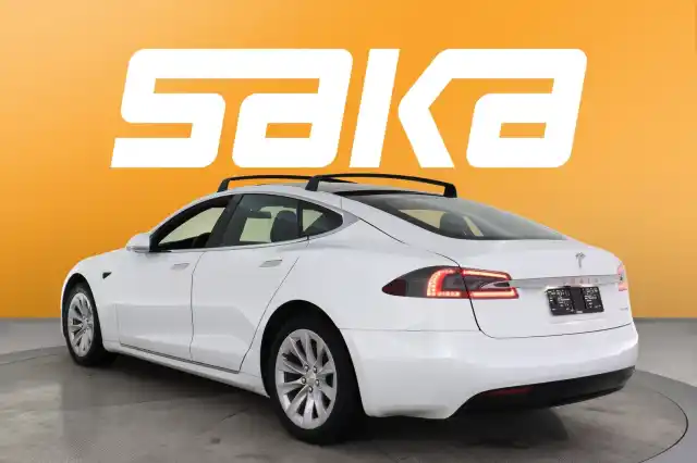 Valkoinen Sedan, Tesla Model S – VAR-46964