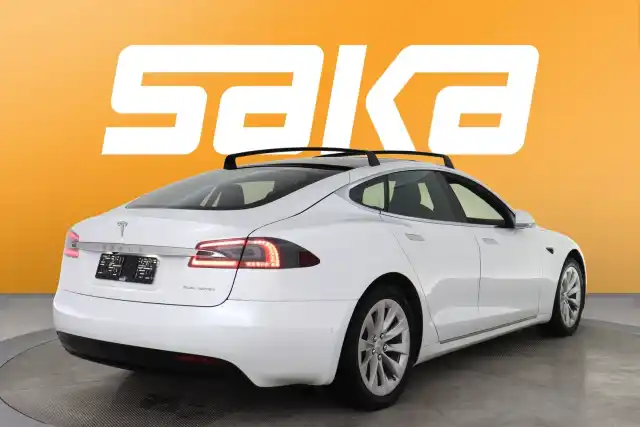 Valkoinen Sedan, Tesla Model S – VAR-46964