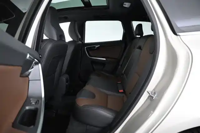Ruskea Maastoauto, Volvo XC60 – VAR-47000