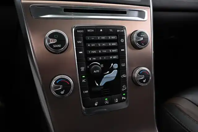 Ruskea Maastoauto, Volvo XC60 – VAR-47000