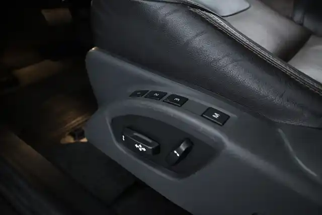 Ruskea Maastoauto, Volvo XC60 – VAR-47000