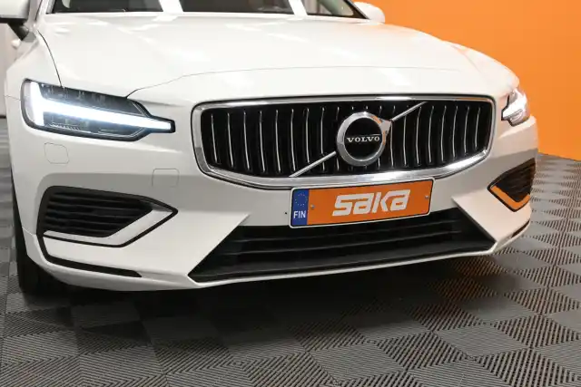 Valkoinen Farmari, Volvo V60 – VAR-470135