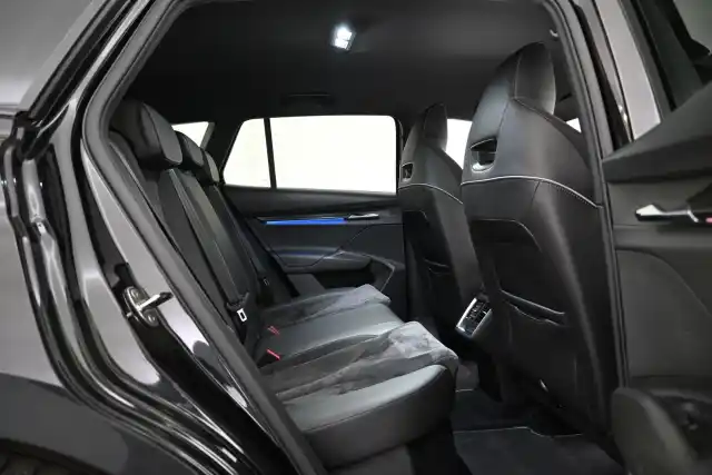 Musta Maastoauto, Skoda Enyaq – VAR-47107