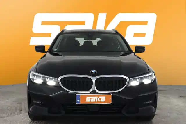 Musta Farmari, BMW 330 – VAR-47137