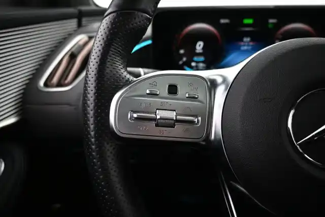 Musta Maastoauto, Mercedes-Benz EQC – VAR-47139