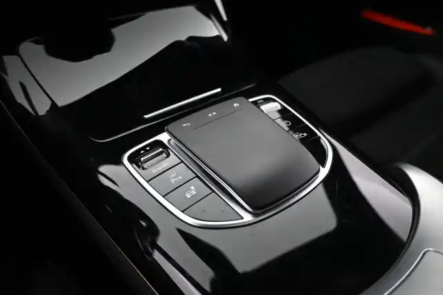 Musta Maastoauto, Mercedes-Benz EQC – VAR-47139