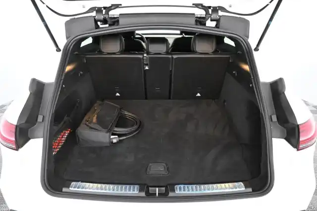 Musta Maastoauto, Mercedes-Benz EQC – VAR-47139