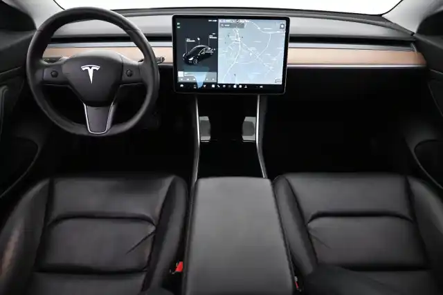 Musta Sedan, Tesla Model 3 – VAR-47154