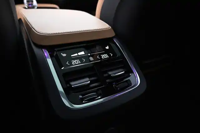 Harmaa Maastoauto, Volvo XC90 – VAR-47187