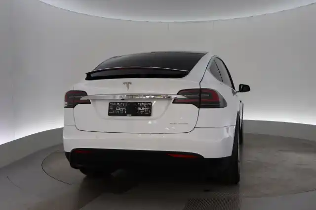 Valkoinen Maastoauto, Tesla Model X – VAR-47385