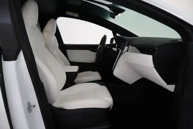 Valkoinen Maastoauto, Tesla Model X – VAR-47385