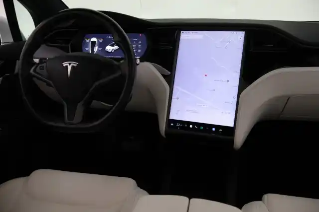 Valkoinen Maastoauto, Tesla Model X – VAR-47385