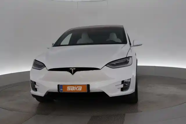 Valkoinen Maastoauto, Tesla Model X – VAR-47385