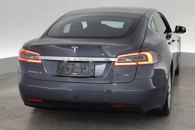 Harmaa Sedan, Tesla Model S – VAR-47413