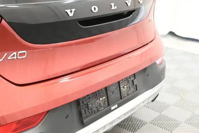 Punainen Viistoperä, Volvo V40 Cross Country – VAR-47441