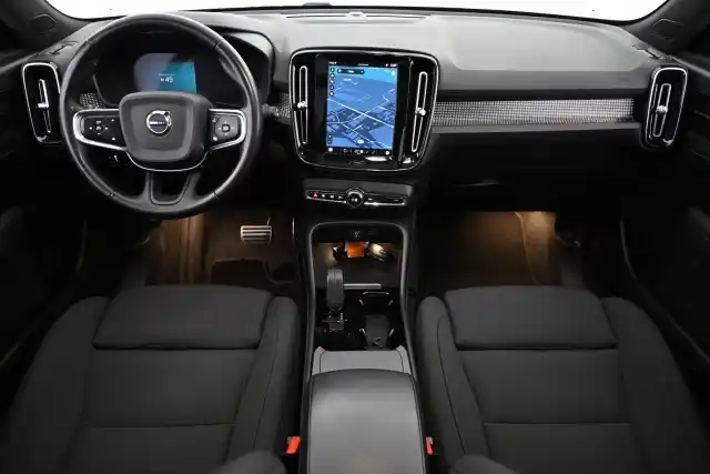 Musta Maastoauto, Volvo XC40 – VAR-47652