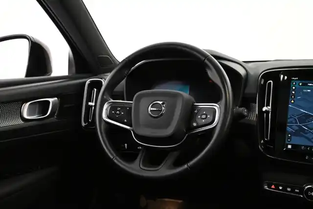 Musta Maastoauto, Volvo XC40 – VAR-47652