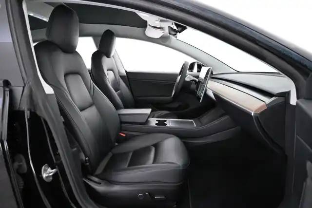 Musta Sedan, Tesla Model 3 – VAR-47665