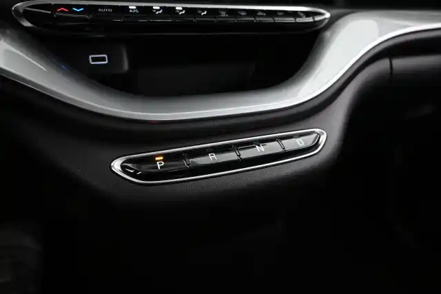 valkoinen Viistoperä, Fiat 500e – VAR-47806