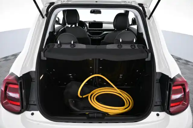 valkoinen Viistoperä, Fiat 500e – VAR-47806