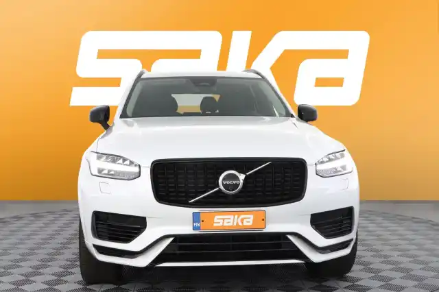 Valkoinen Maastoauto, Volvo XC90 – VAR-47830